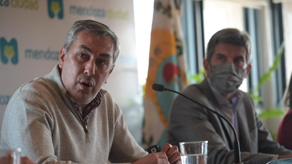 Enrique Vaquié junto a Ulpiano Suarez/Prensa Gobierno Mendoza