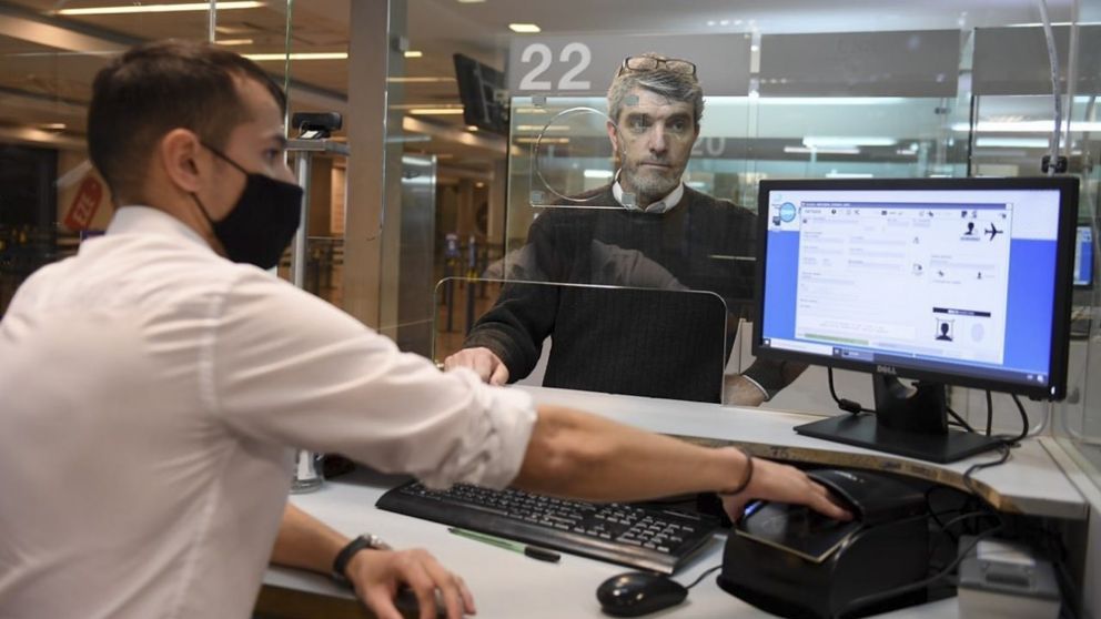 Las provincias implementarán nuevos controles sanitarios para los que llegan del exterior