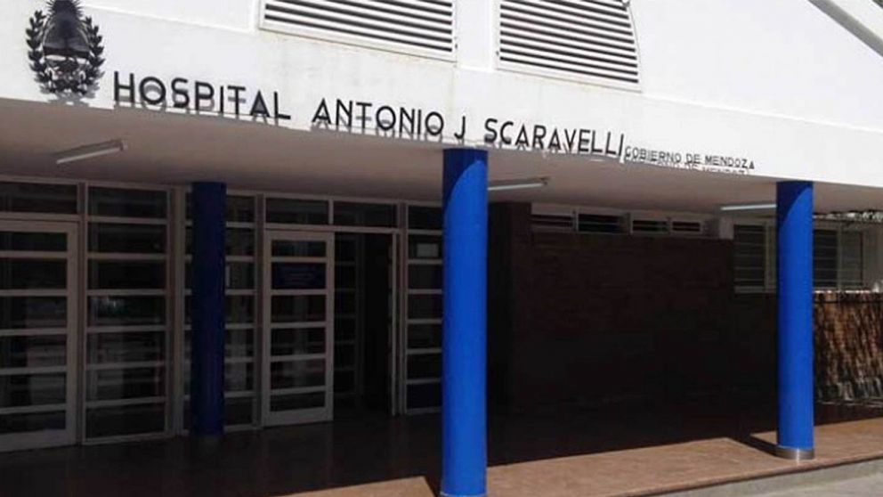 Un hombre regaló yerbeado con tortitas a quienes esperaban en el Hospital Scaravelli