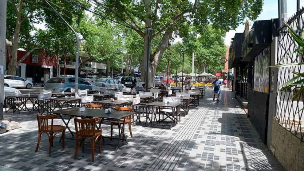 Trabajo en negro en bares de Mendoza: habrá marcha en la Arístides este viernes
