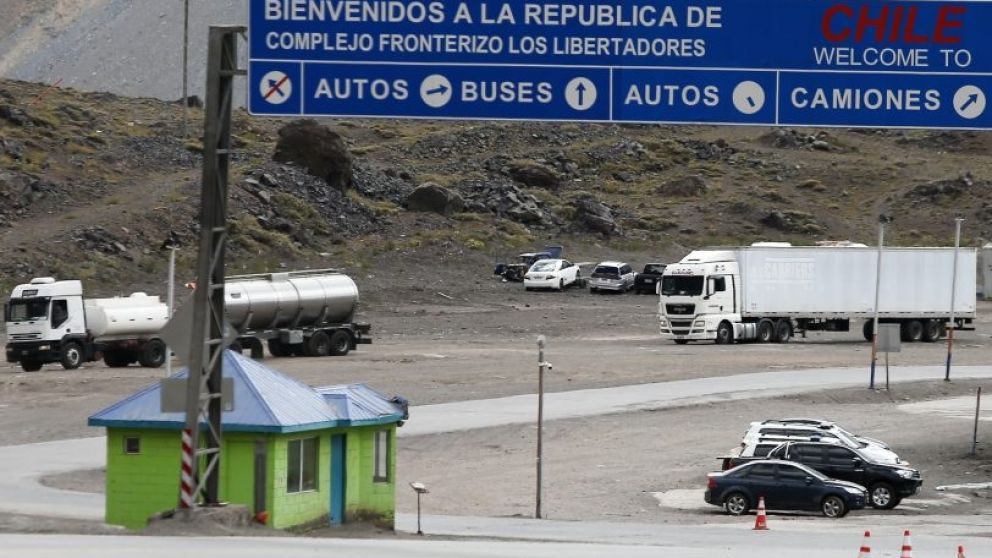 Camioneros de Mendoza denunciaron el abandono y la falta de coordinación en el paso Cristo Redentor