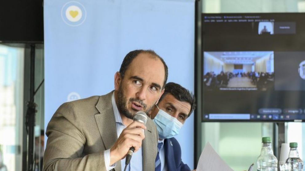 Thomas participó en dos encuentros sobre presunto “fortalecimiento de políticas educativas”