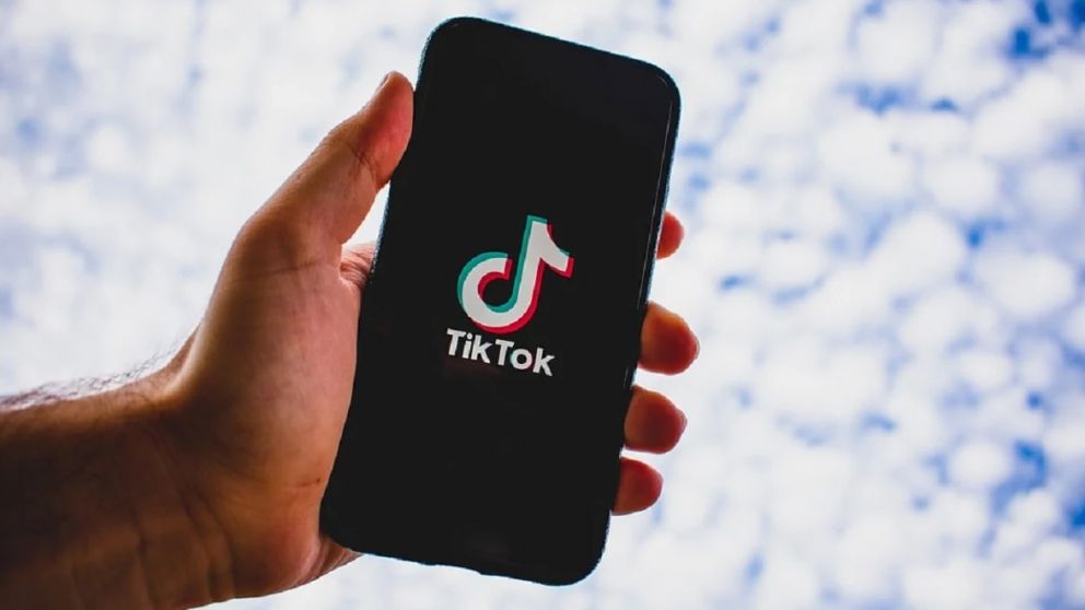 Moderadores de TikTok denuncian que los obligan a ver contenido sexual explícito de menores para entrenarlos