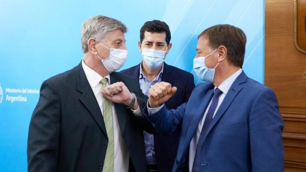 Sergio Ziliotto junto a Rodolfo Suarez, con Wado de Pedro de testigo