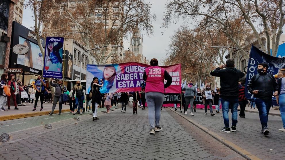 Marcharon en Mendoza por Abigail Carniel a 4 meses de no obtener respuestas