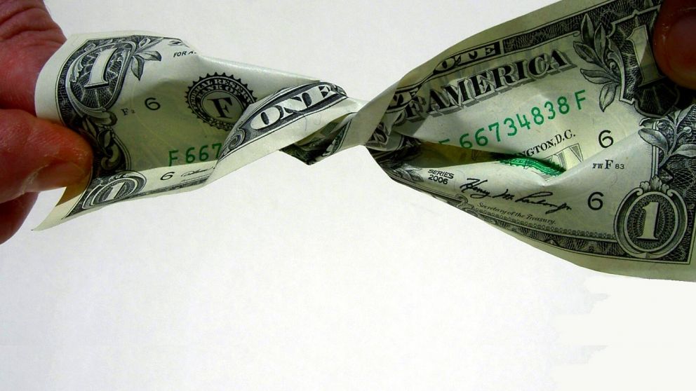 “Encaje” bancario: qué es y por qué el Gobierno lo usa para frenar la suba del dólar