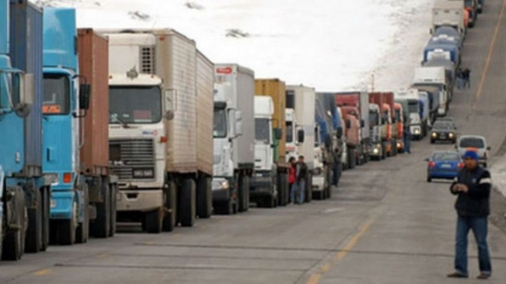 Empresarios del transporte de Mendoza piden dinamizar la circulación de camiones de carga hacia Chile