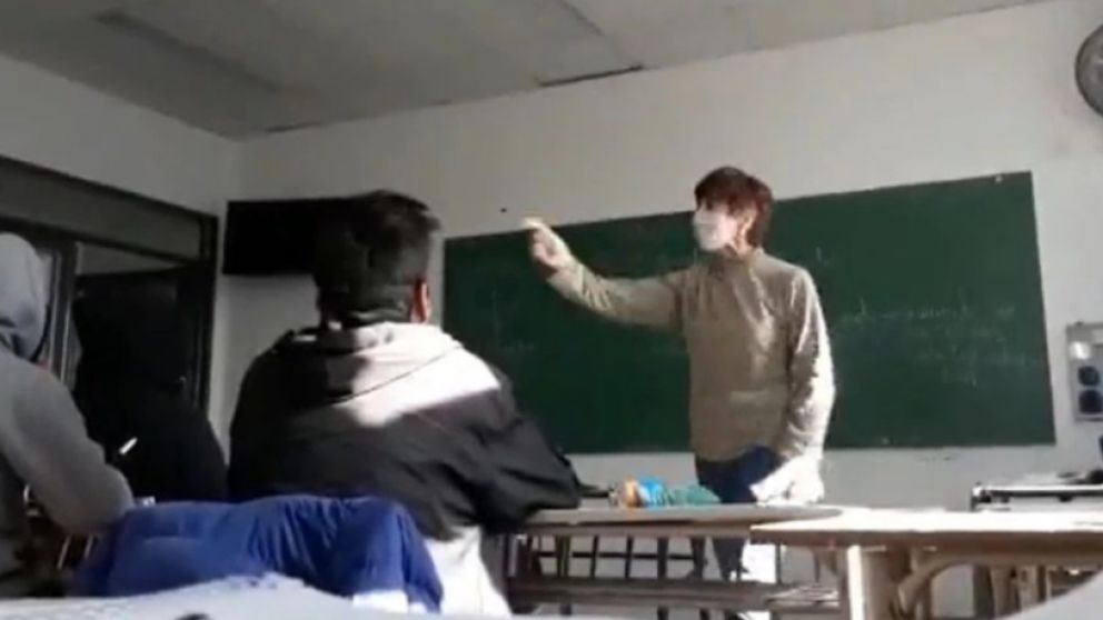 Polémica por un video de una docente bonaerense: increpó a un alumno por cuestionar al kirchnerismo
