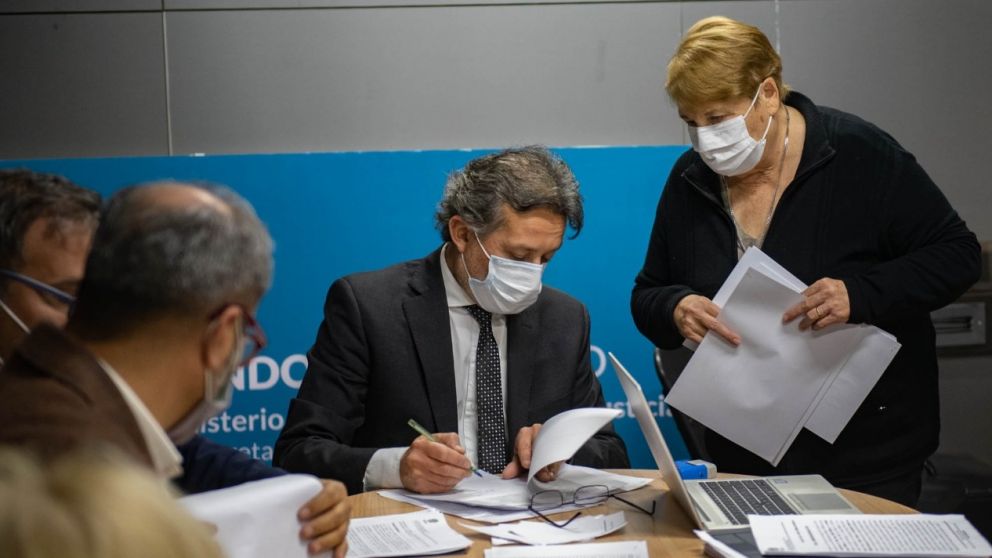 Finalmente, Ampros acept� la propuesta salarial ofrecida por el gobierno de Suarez