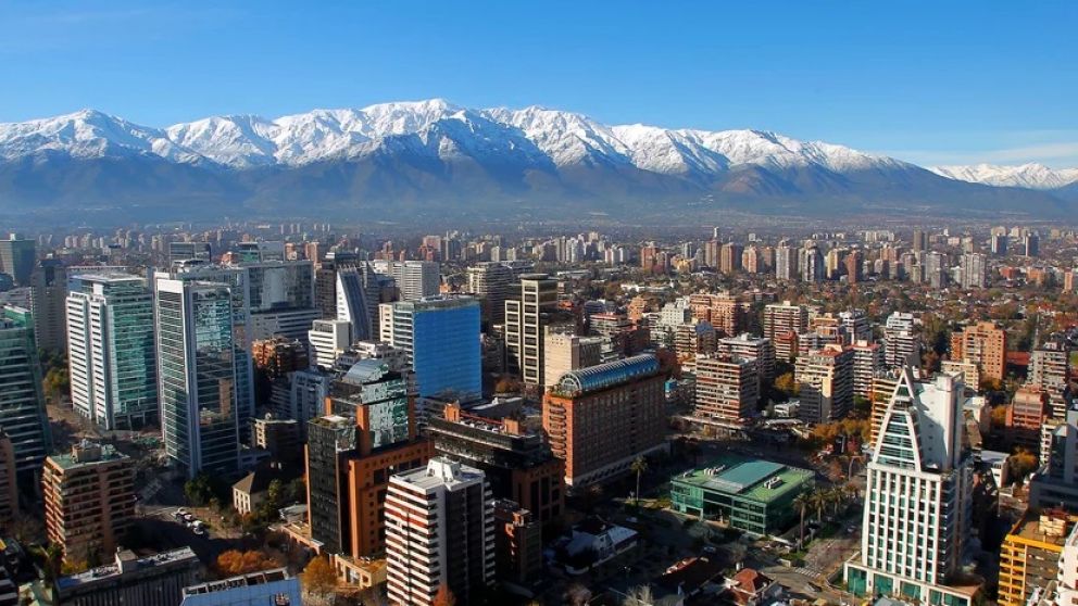 Verano 2026: ahora dicen que Santiago de Chile es más barato que Mendoza, Bariloche o Salta