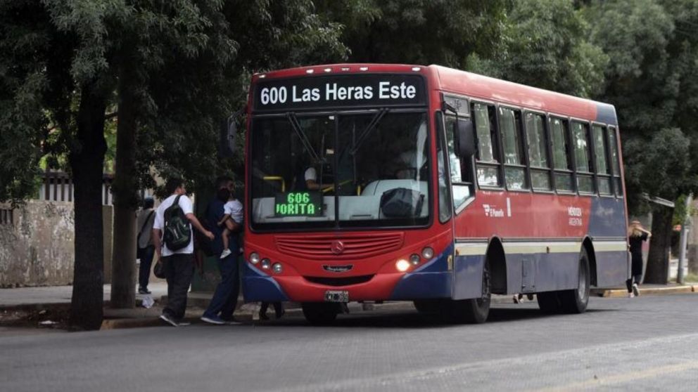 Dio inicio el paro de colectivos nacional, pero no afecta a Mendoza