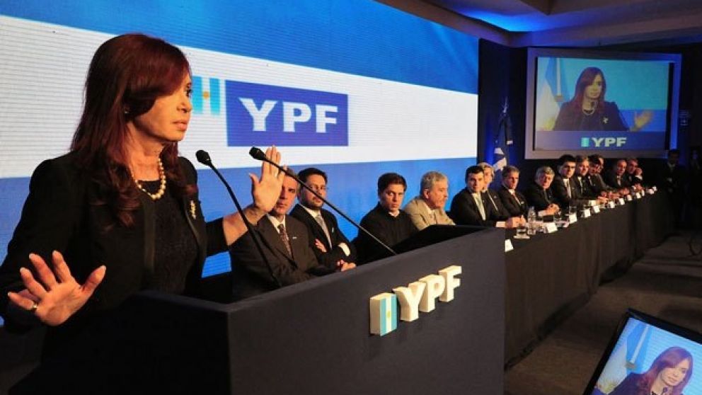 Cuando gobernaba Cristina Kirchner, el Congreso argentino expropia el 51% a Repsol