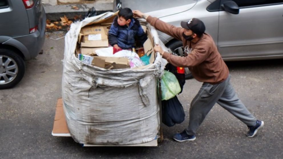 En tres a�os, los salarios perdieron del 8% al 32,6% frente a la canasta de indigencia