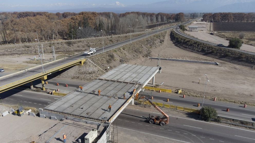 La construcci�n de la Variante Palmira-Agrelo, una obra con fodos nacionales, que construye Cartellone.
