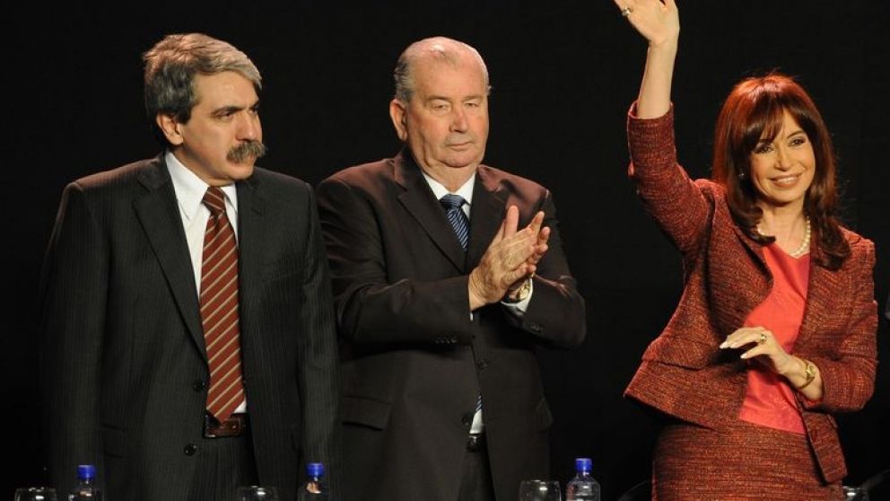 Cristina Kirchner junto a An�bal Fern�ndez y Julio Grondona/T�lam
