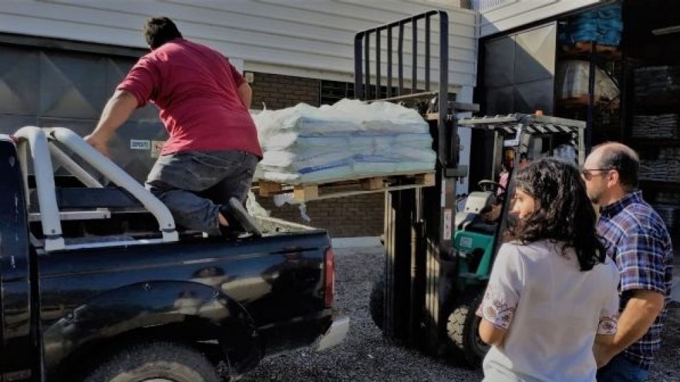 Para curar las plantas, el gobierno de Mendoza contin�a entregando oxicloruro de cobre a productores afectados por contingencias clim�ticas
