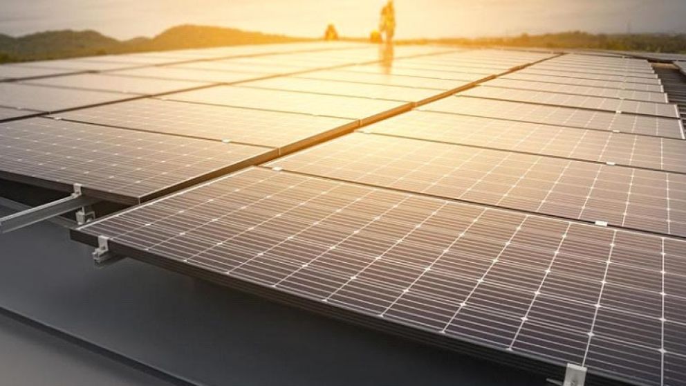 El Gobierno de Mendoza lanza créditos para instalar paneles solares en pequeñas y medianas empresas productivas