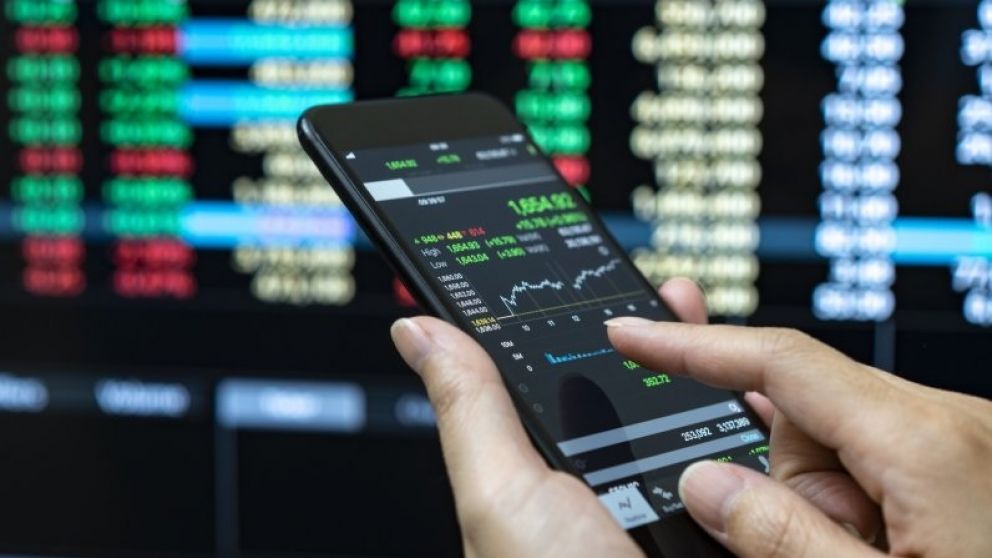 La suba de nota de S&P generó euforia y el riesgo país cayó a 443 puntos