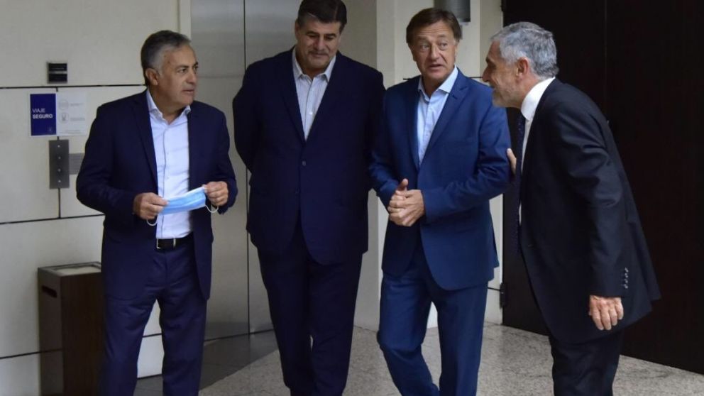 Suarez junto a Cornejo, Abed y Zuccardi en la Coviar