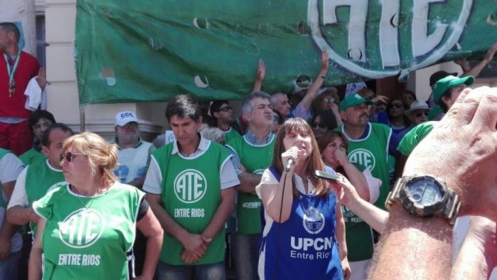 Estatales: un gremio presentó un amparo colectivo para revertir los despidos y amenaza con recurrir a la OIT