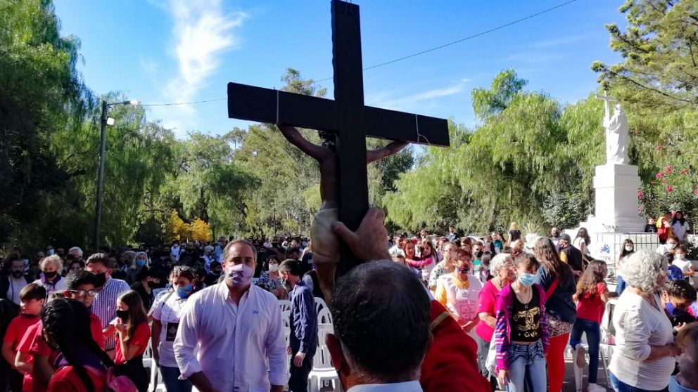 Viernes Santo: cientos de fieles se acercaron a rezar al Calvario en Luj�n de Cuyo, Maip� y Ciudad