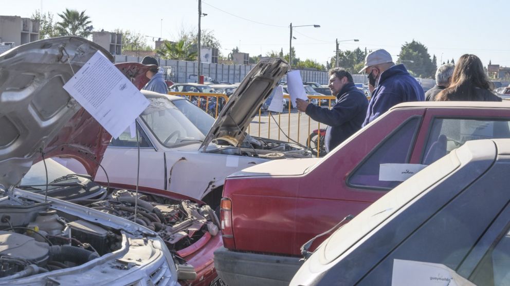 Chau, chau, adiós: Guaymallén inició un operativo de retiro de autos abandonados en la vía pública