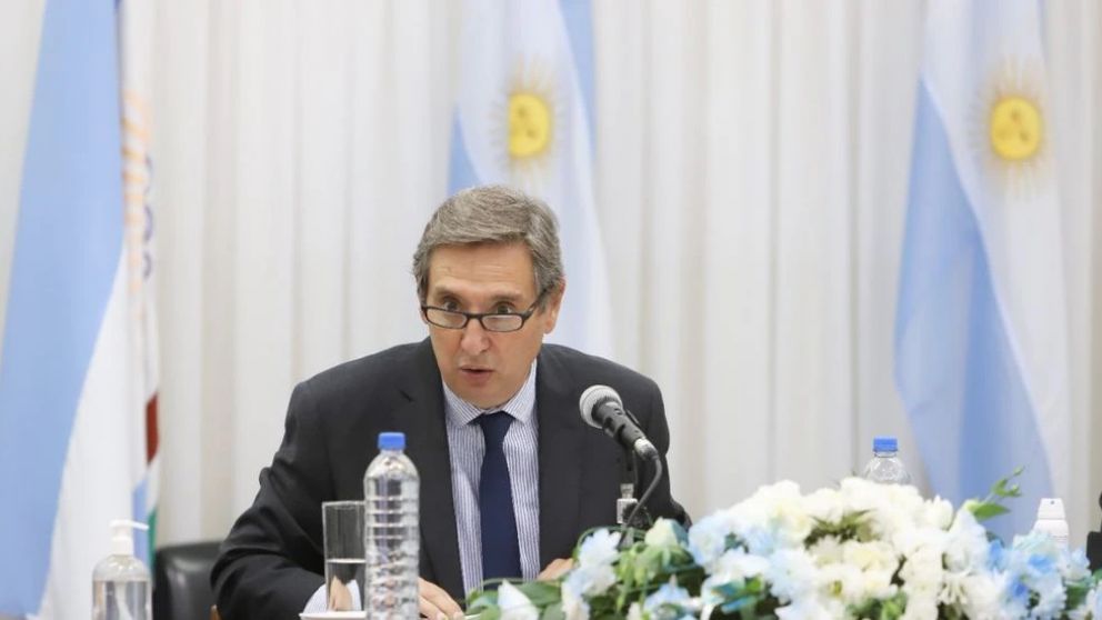 ? Emir Félix estalló tras asegurar que 28 cámaras de seguridad que donó a la provincia siguen “embaladas”