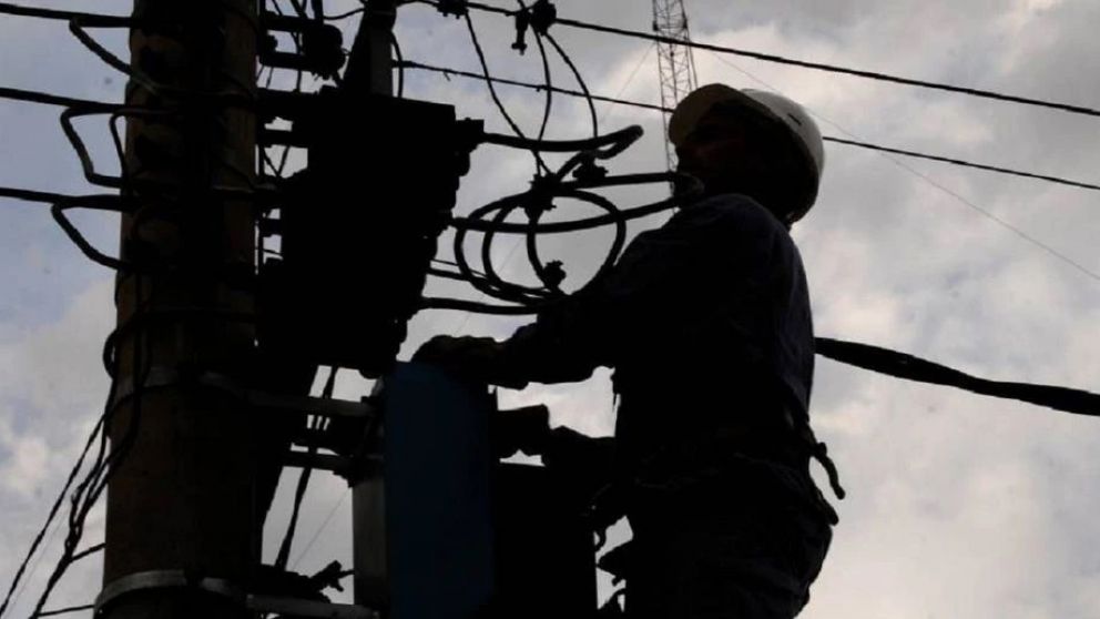 Detuvieron a tres personas que estaban robando cables en la Sexta Sección