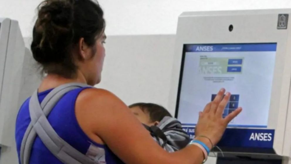 El complemento de $54.000 que ANSES paga en junio a AUH y muchas madres desconocen