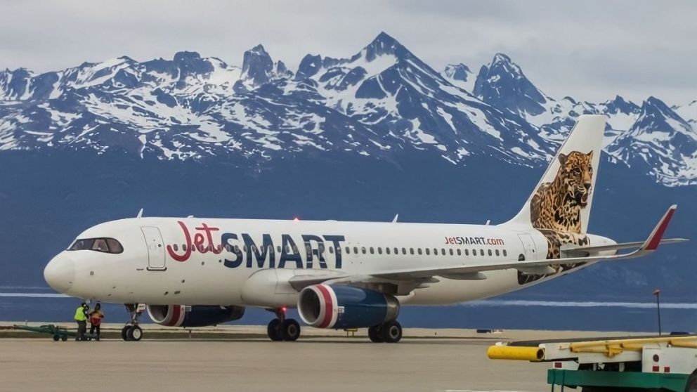 Paro general paraliza los aeropuertos: JetSmart, Aerolíneas y Latam cancelan o alteran vuelos