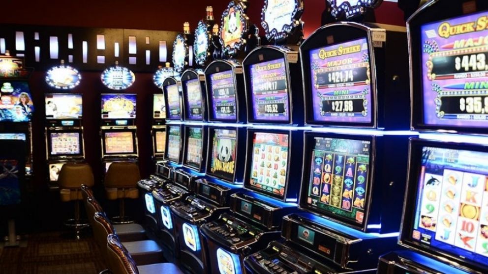 Dieron media sanci�n a una ley que proh�be fumar en salas, balcones y terrazas de los casinos de Mendoza