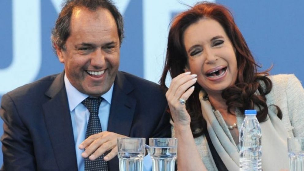 Cristina Kirchner junto a Daniel Scioli / NA

