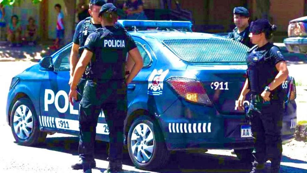 ? Policía mendocino fue denunciado por violencia familiar y burla todas las restricciones legales