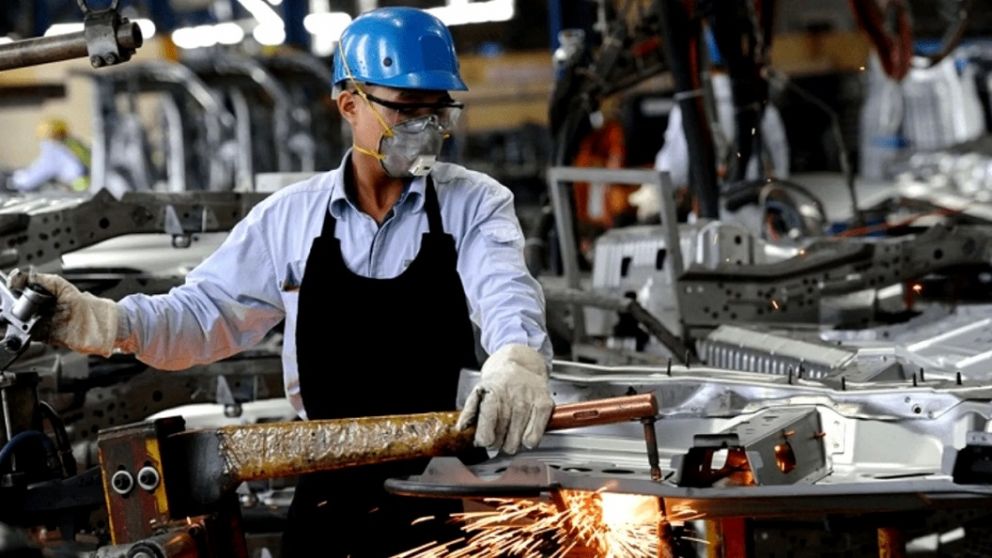 La industria y la energ�a, claves en el repunte
