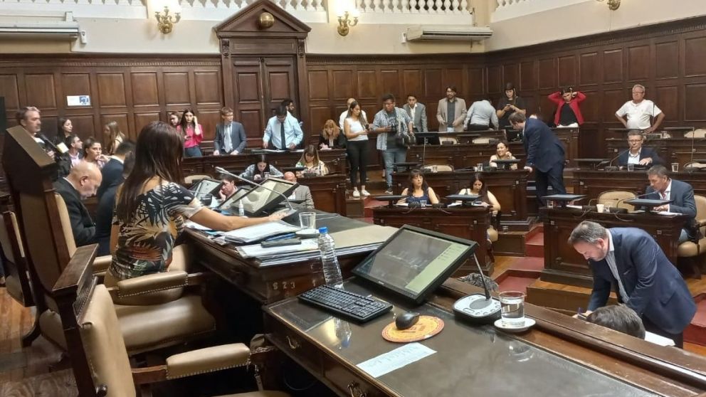 Fuerte cruce entre La Uni�n Mendocina, Cambia Mendoza y el PJ en la Legislatura por el �tem aula