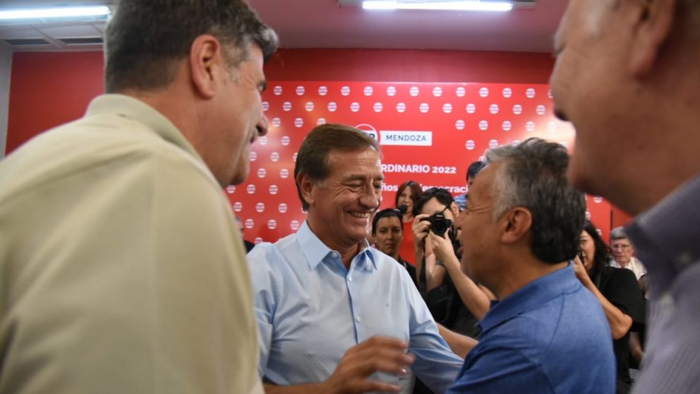 Rodolfo Suarez junto a Alfredo Cornejo / Congreso UCR
