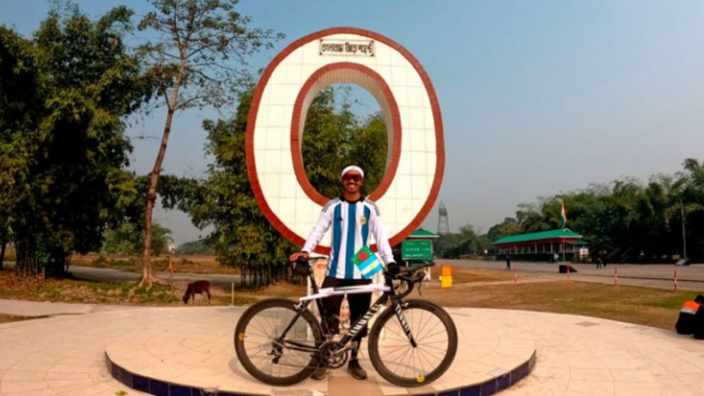 Un ciclista de Bangladesh recorrió 1003 kilómetros en honor a Messi