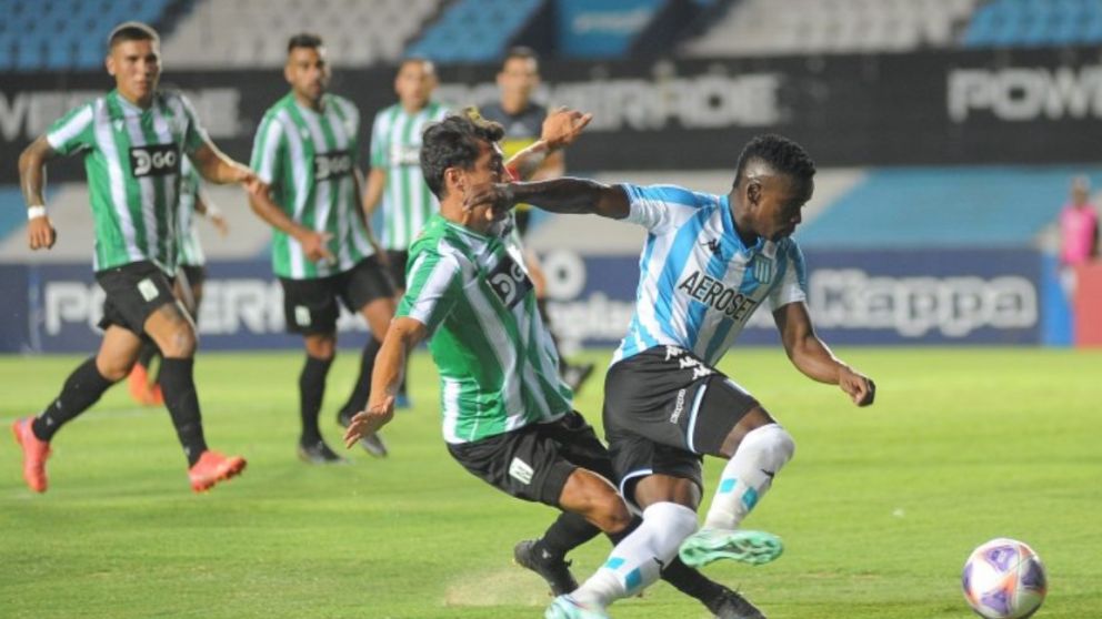 Racing empató sin goles ante Racing de Montevideo con un penal errado de Moralez