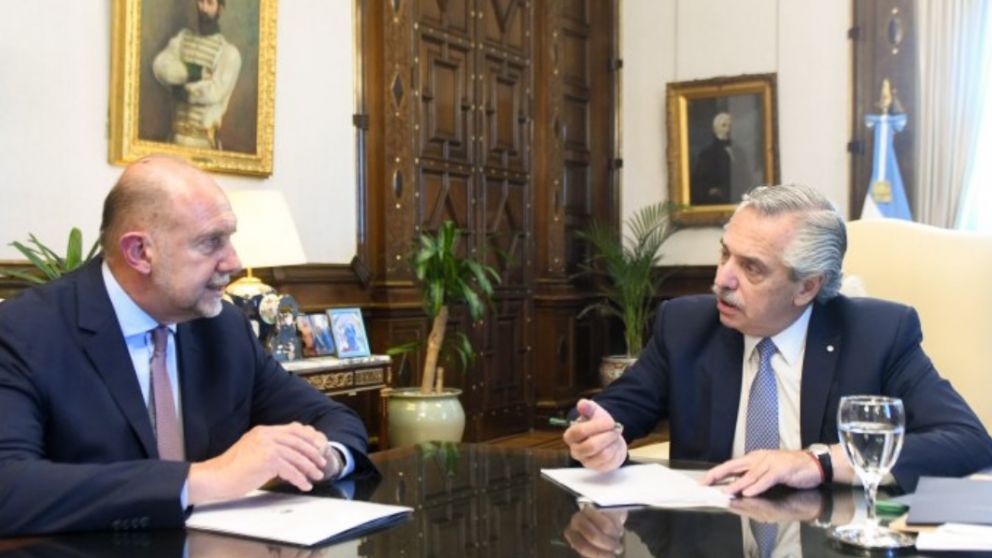 Alberto Fernández junto a Oscar Perotti / NA
