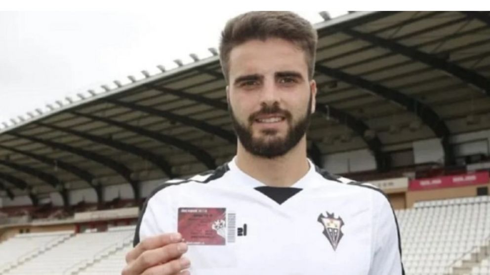 Murió Pelayo Novo, un ex futbolista español, tras ser atropellado por un tren (cinco años atrás cayó de un tercer piso)