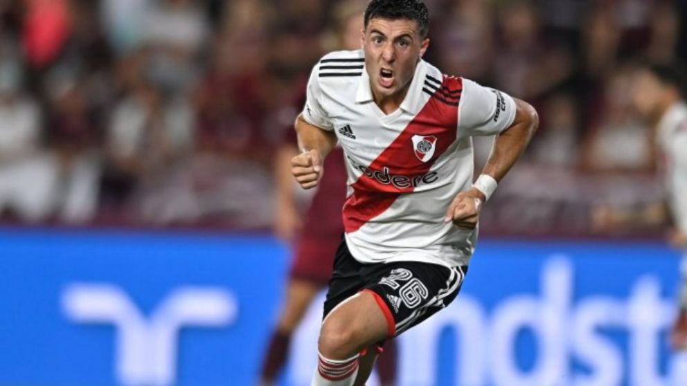 En un partido cargado de polemica, River venció a Lanús y se sube a la cima del torneo