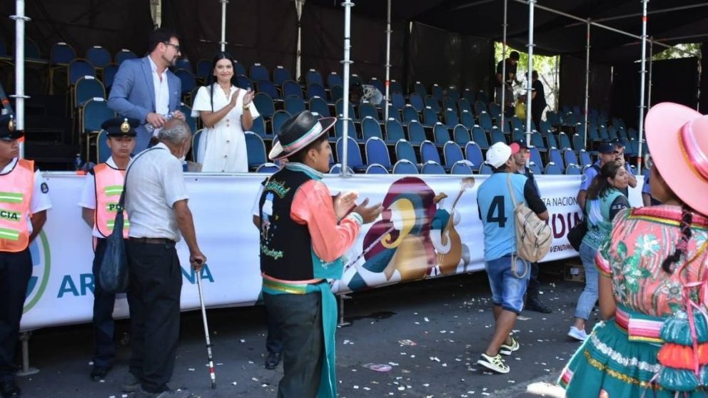 El increíble pifie de Carlos Iannizzotto por una foto “recortada” del palco vendimial mendocino
