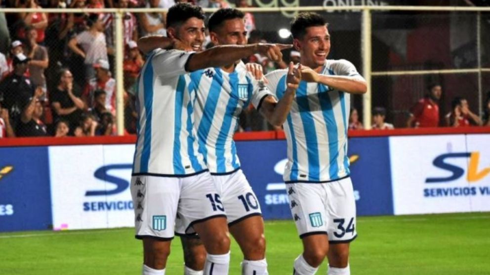 Racing goleó a Unión en Santa Fe y se arrima a la punta de la Liga