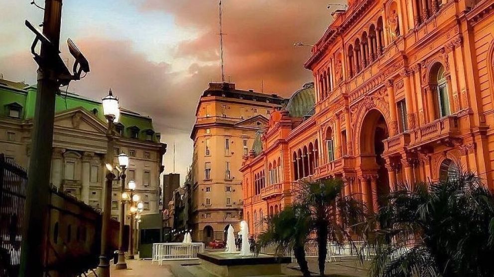 El Gobierno prev� gastar casi 250 millones de pesos en el alquiler de vallas para los actos oficiales
