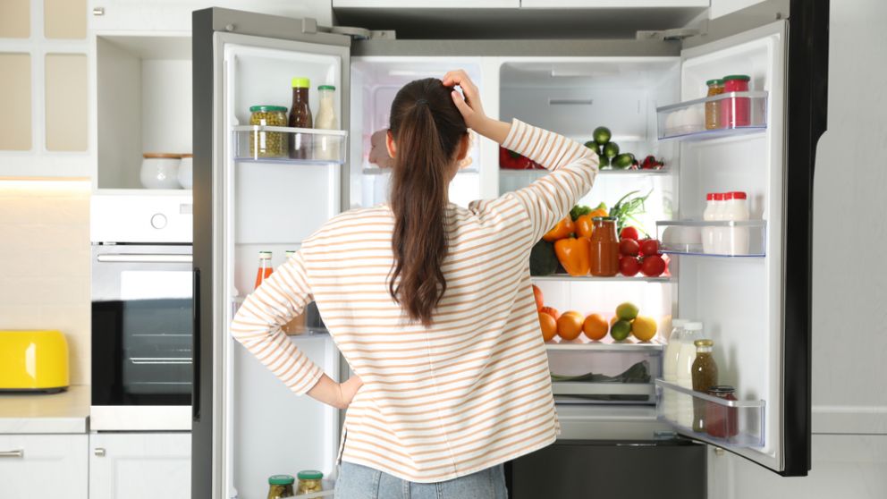 Cómo hay que ubicar los alimentos en la heladera para no intoxicarse