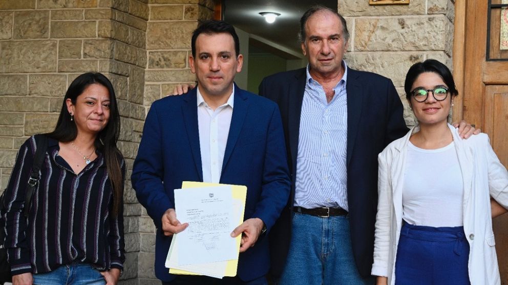 Humberto Schiavoni junto a Tadeo Garc�a Zalazar y otros referentes del PRO / Twitter 
