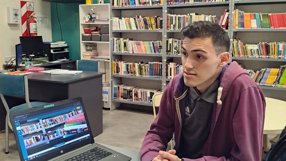 Un estudiante desarroll� un software para mejorar el funcionamiento de la Biblioteca Municipal de La Paz