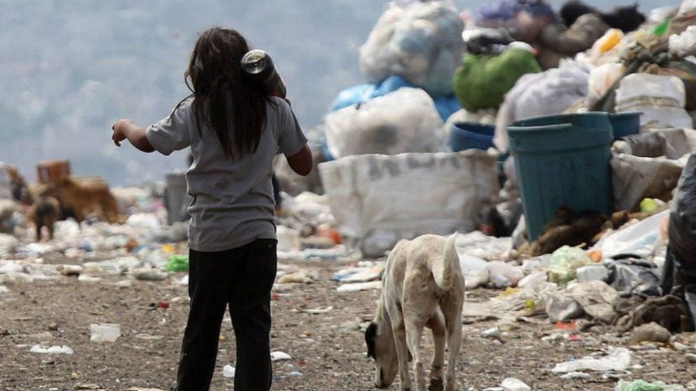 La pobreza bajó al 31,6% en el primer semestre de 2025, según el INDEC
