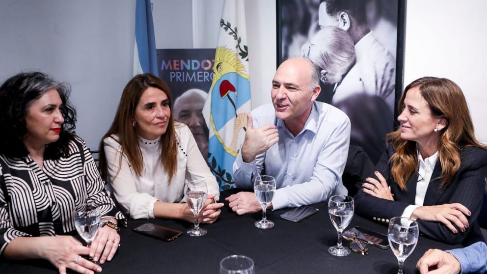 Guillermo Carmona junto a Victoria Tolosa Paz / Twitter