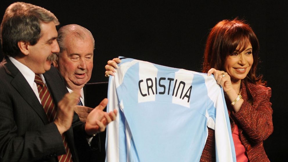 Cristina Kirchner junto a Aníbal Fernández y Julio Grondona / Télam